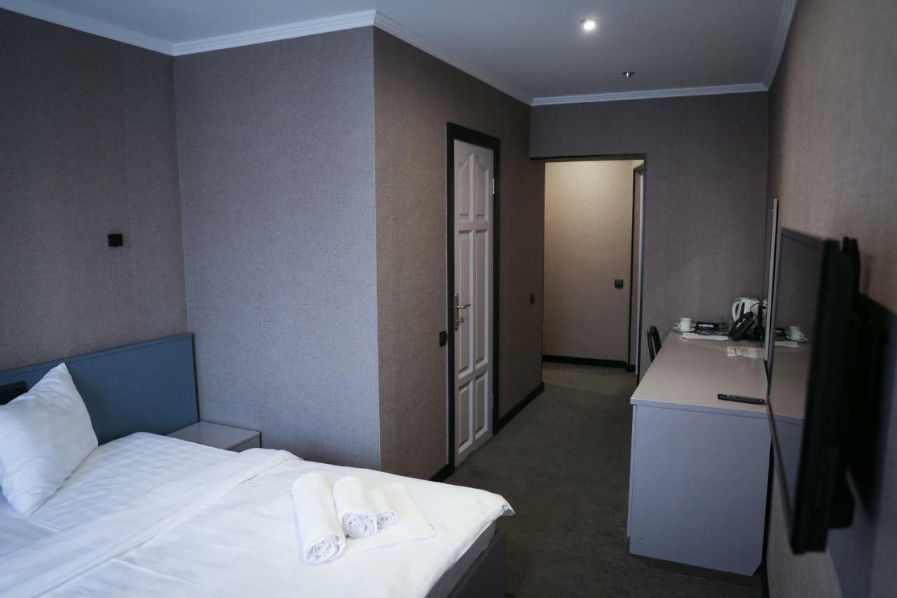 Olympica Hotel Almaty Eksteriør bilde
